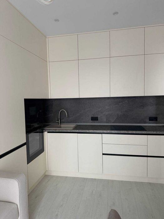 Стильная квартира в 65 Жемчужине на Краснова! Кадорр Сити. 1N28