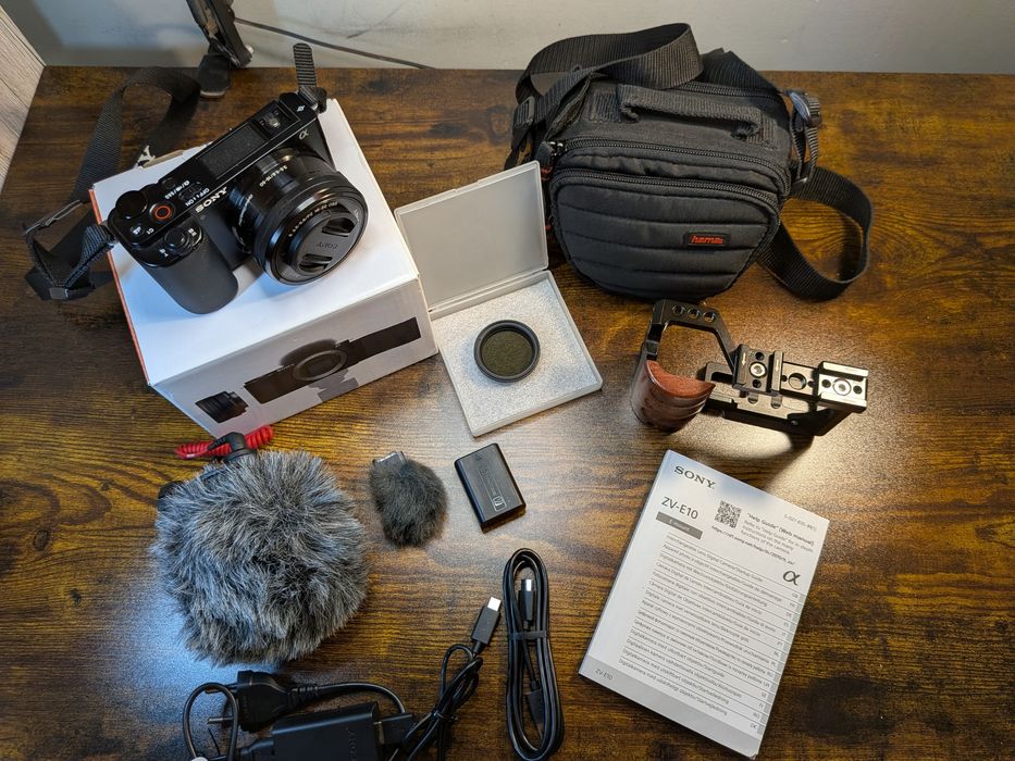 Sony ZV-E10 + 16–50mm + 2 mikrofony + akcesoria – stan jak nowy