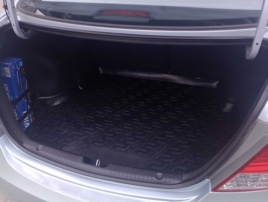 Отличный HYUNDAI Accent 1.4 газ/бензин 2012 года