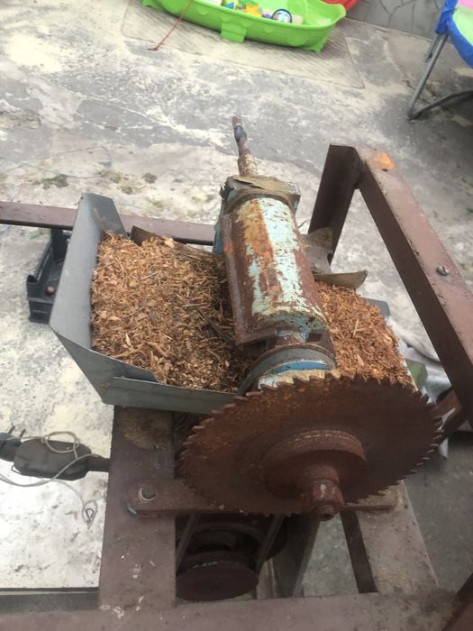 Деревообрабатывающий станок (Деревообробний станок)