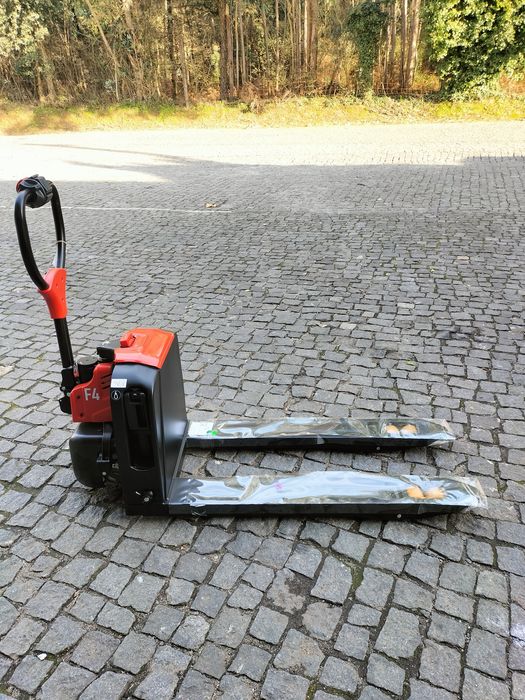 Promoção , Porta Paletes Elétrico EP F4 1500kg  (empilhador / Stacker)
