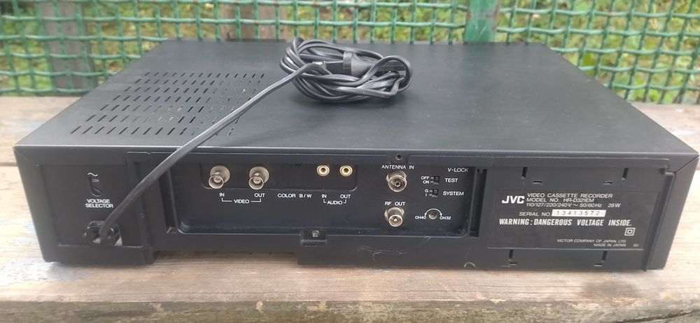 Відеомагнітофон JVC HR-D321EM