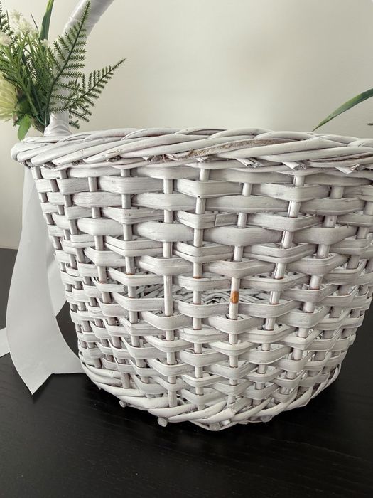 Cesto pintado a branco para Decoração de casamento/festa.