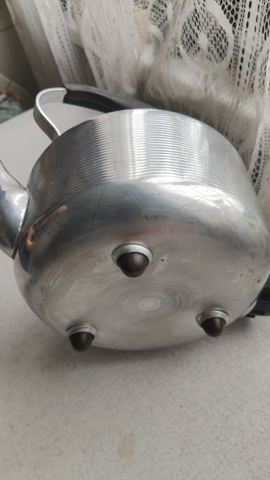 Продам практически новый и б/у электрочайник, кипятильник.