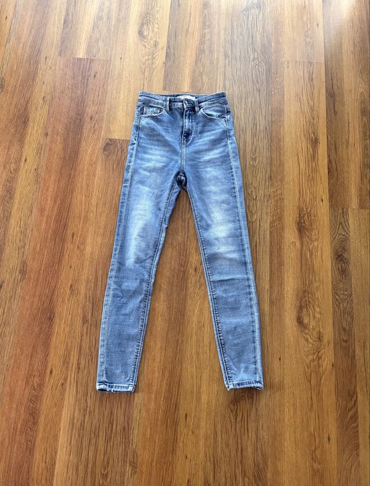 Spodnie jeansowe Stradivarius Super High Waist