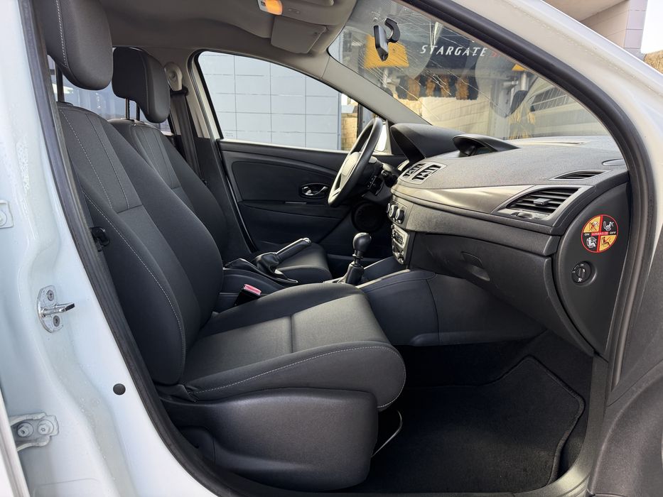 Renault Megane DOIS DONOS Van Como Nova