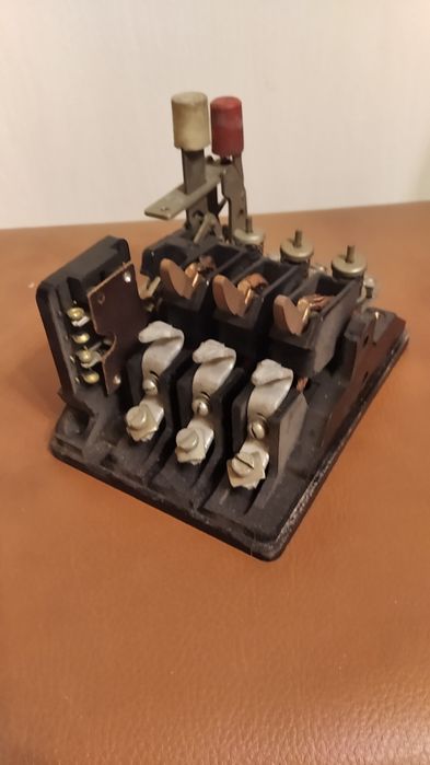 Автоматический трёхконтатный выключатель АП на 16 А