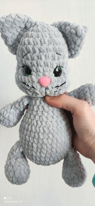 Котик в'язаний плюшева іграшка киця кіт