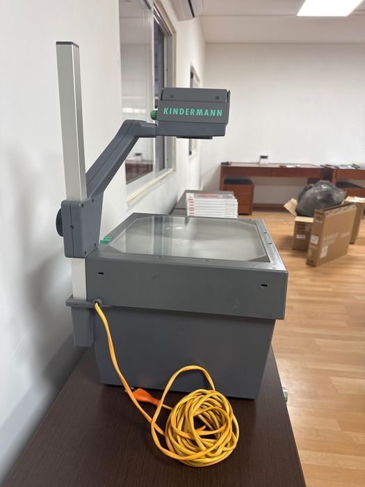 Retroprojetor Kindermann Famulus Alpha 250 E