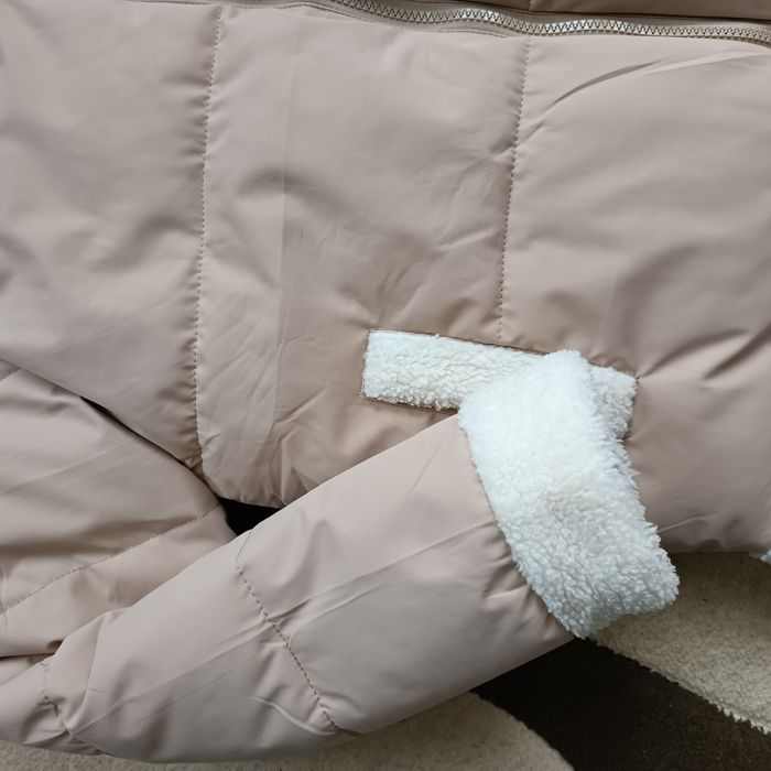 Зимова курточка розмір М ( нова)