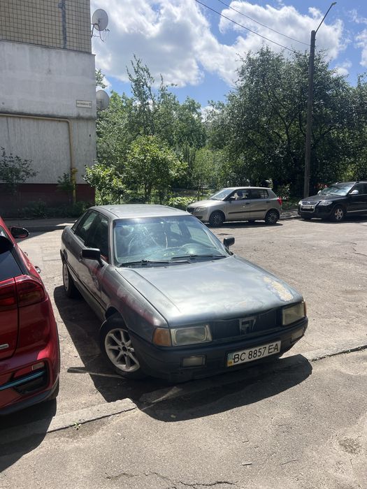 Ауді 80 b3.