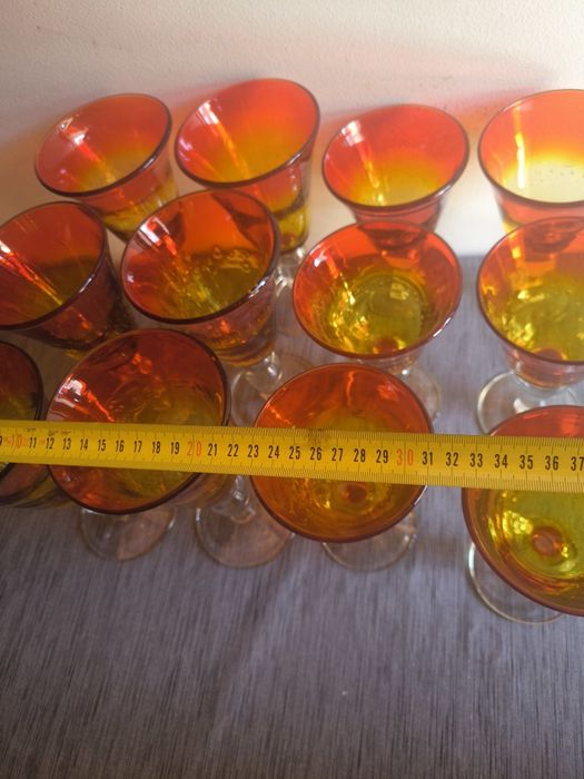 Conjunto de Copos de Vidro Artístico Soprado – 12 Peças

Vendo conjunt