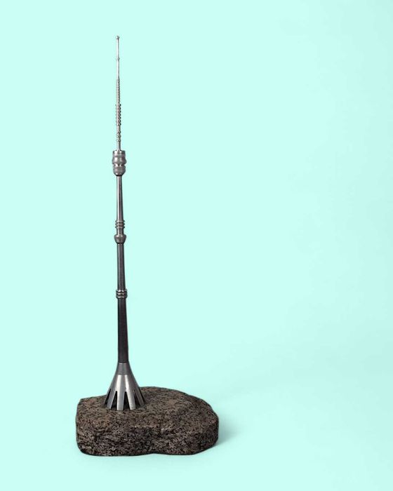 Metalowy model wieży telewizyjnej Ostankino