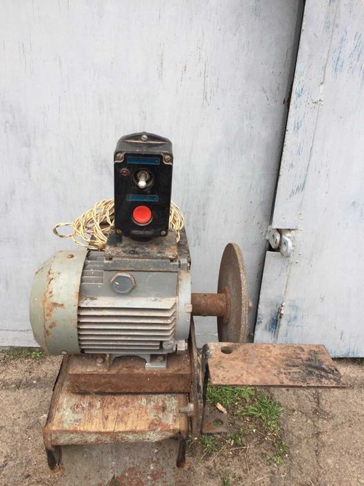 Наждачний станок