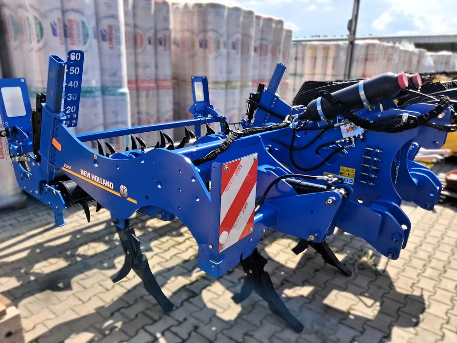 New Holland SUM 307 RH  Pług dłutowy New Holland SUM 307 RH | 2024 | Fabrycznie nowy | 7 zębów