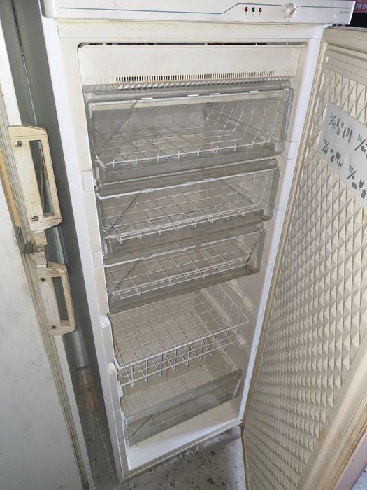 Vertical freezer64188162630145121