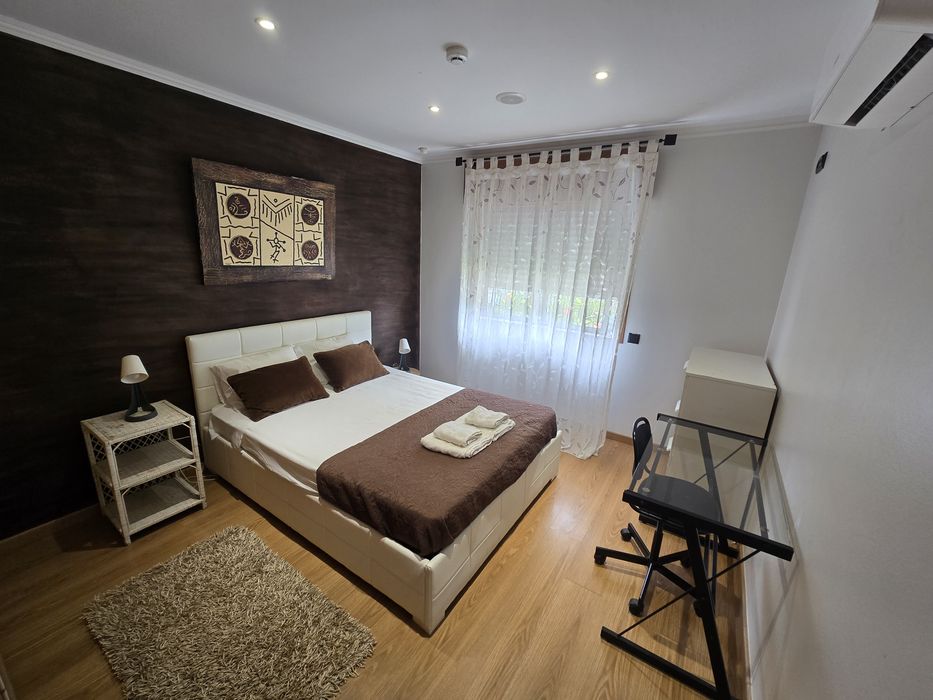 Quarto Estudante Faro c/casa de banho privada