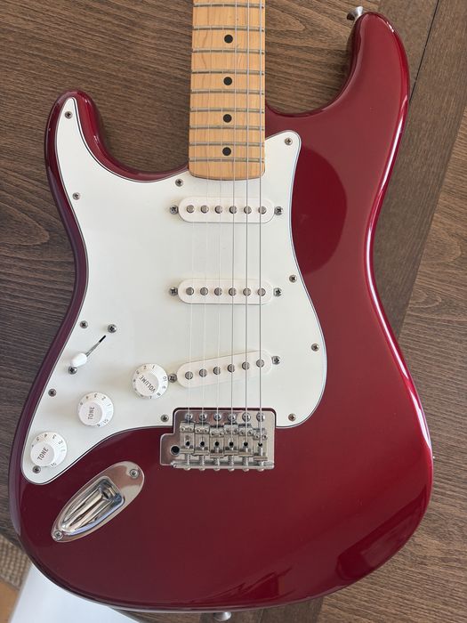 Fender Stratocaster Standard Canhota 2012 — Candy Apple Red