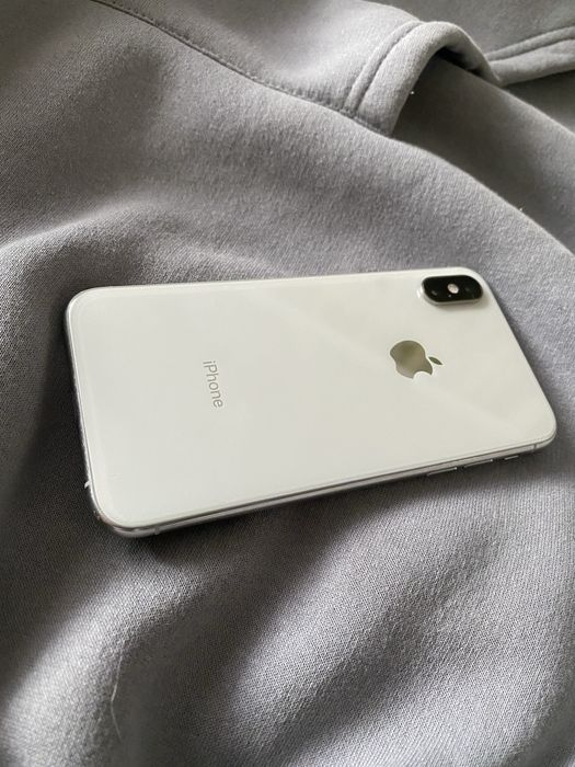 iPhone 10 xc в хорошому стані