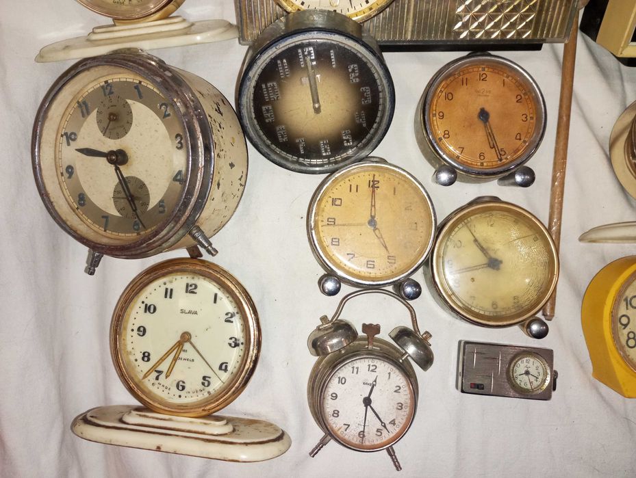 Часы будильник механические настольные советские ссср на запчасти