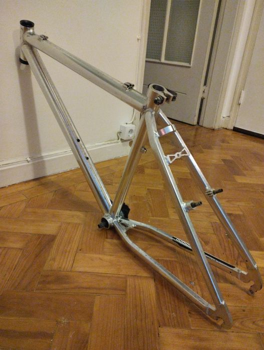 Quadro de bicicleta em alumínio