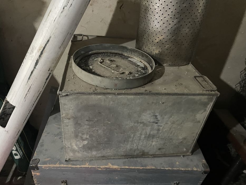 Продам металеву балію і металевий ящик під зерно