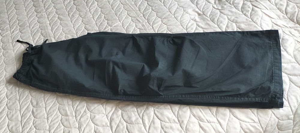 Stradivarius Spodnie typu Parachute -czarne, rozm. M