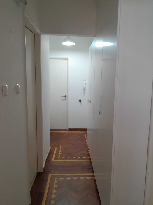 Quarto em rua do Vale de Santo António 143