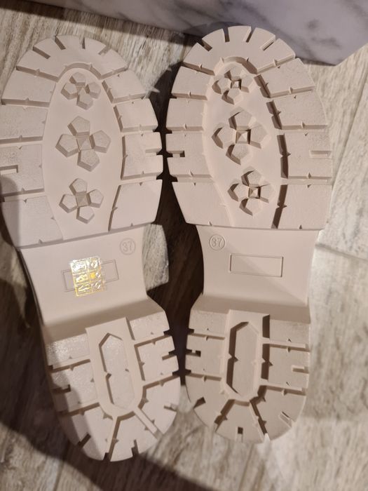 beżowe buty na platformie rozmiar 37