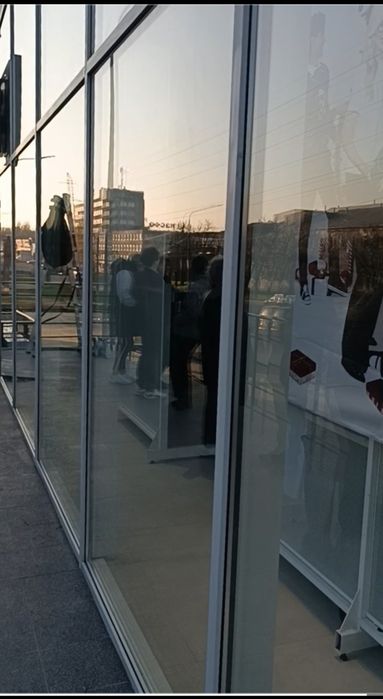 Миття вікон, вітрин