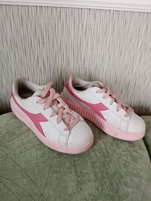 Кросівки для дівчинки.Diadora. 32 розмір.