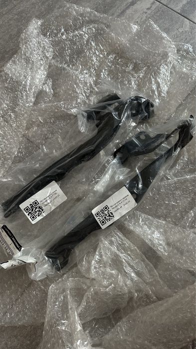 Петлі для капоту права та ліва