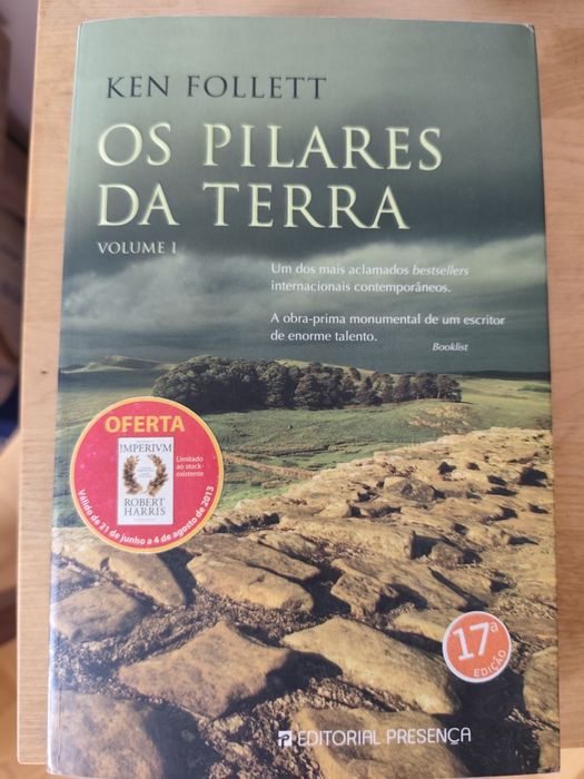 Livro "Os Pilares da Terra" volume 1 de Ken Follett
