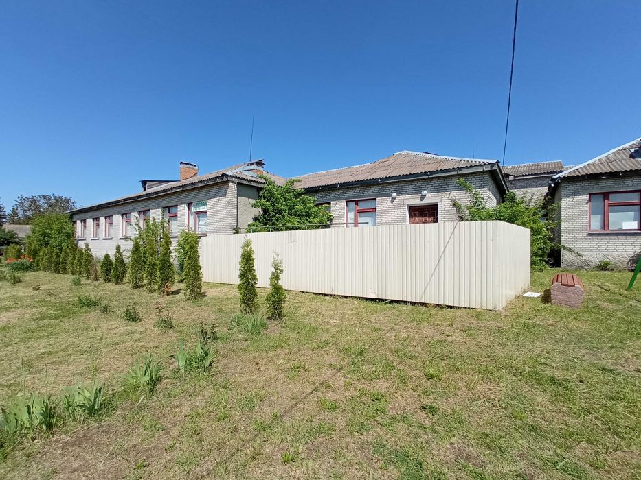 Продам будинок під комерційну діяльність в селі Рижавка.