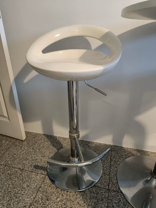 Conjunto mesa e bancos ajustáveis cozinha bar