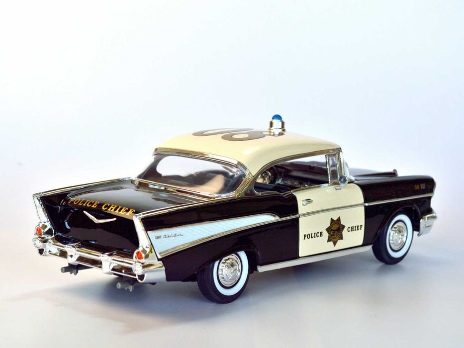 Модель автомобіля Road Legends 1957 Chevrolet Bel Air Police, (1:18)