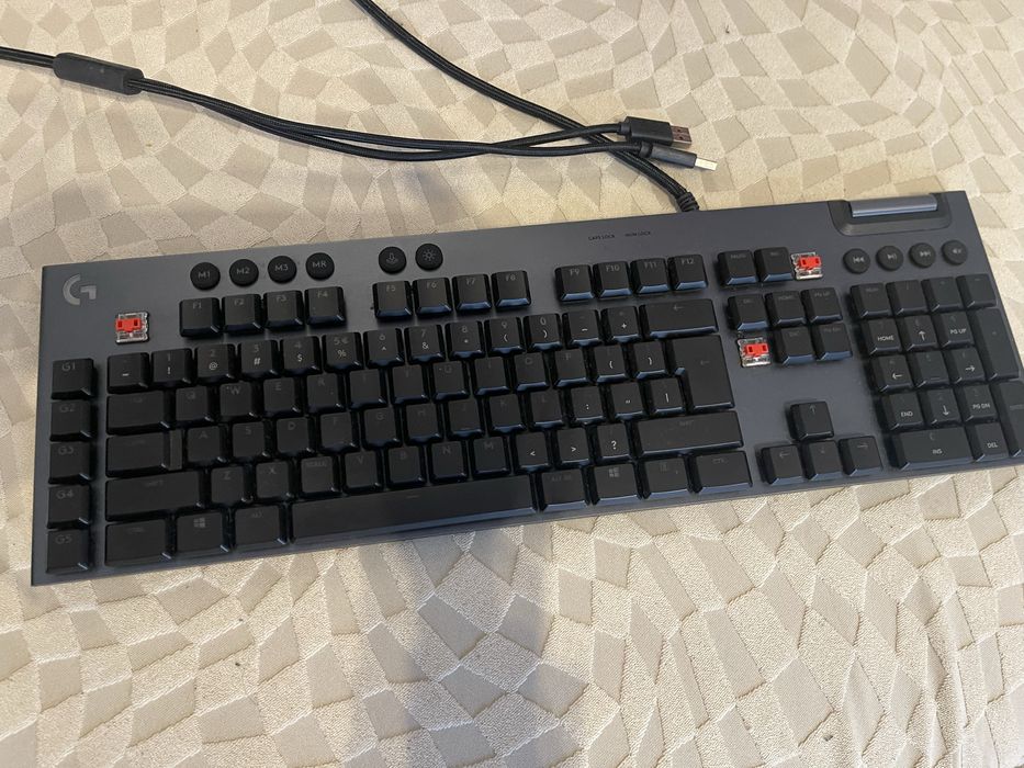 Teclado mecanico logitech g815 linear.