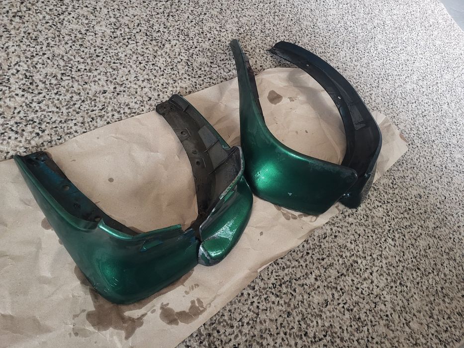 Продам брызговики мазда 323fba