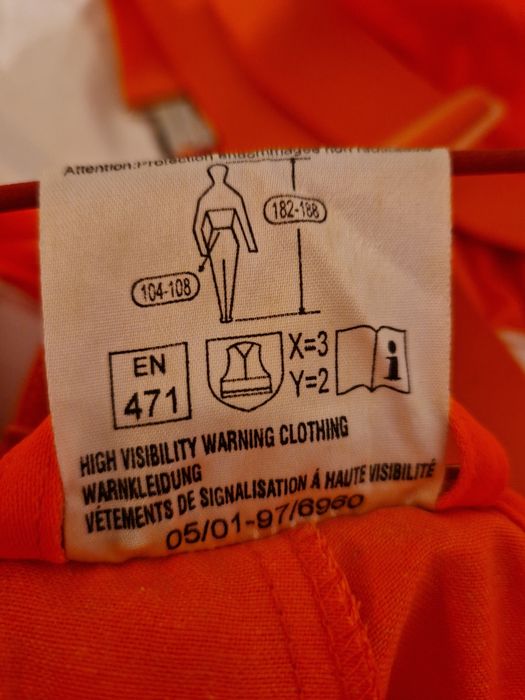 Spodnie ochronne do pracy pilarką łańcuchową marki STIHL