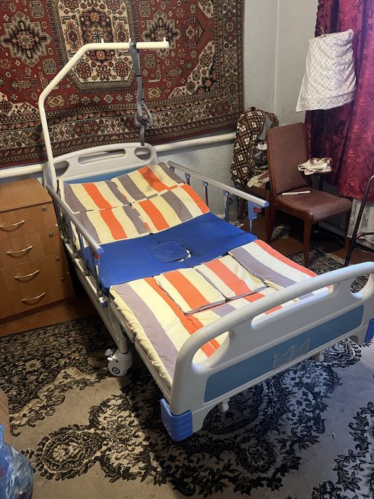 Кровать  для лежачих.