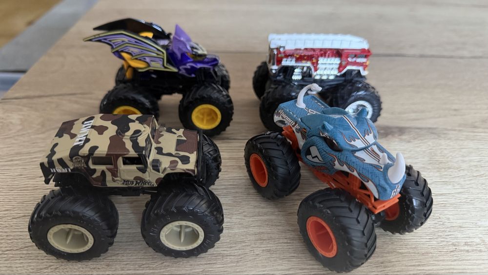 hot wheels monster truck 4 auta