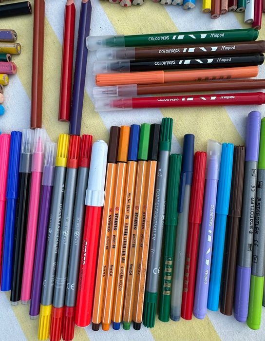 Олівці та фломастери в школу для школярів 150 штук