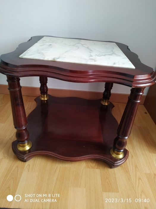 Mesa de centro em mármore