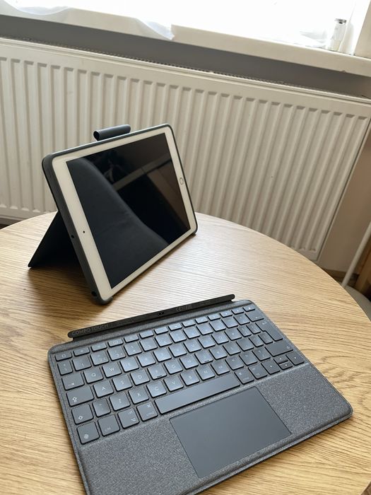 iPad 8th gen 32 GB Case z klawiaturą Logitech Combo Touch