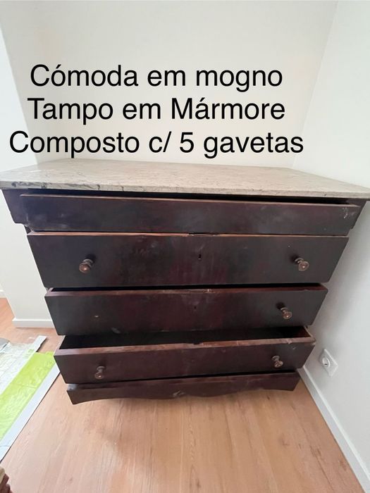 Cómoda em mogno e mármore