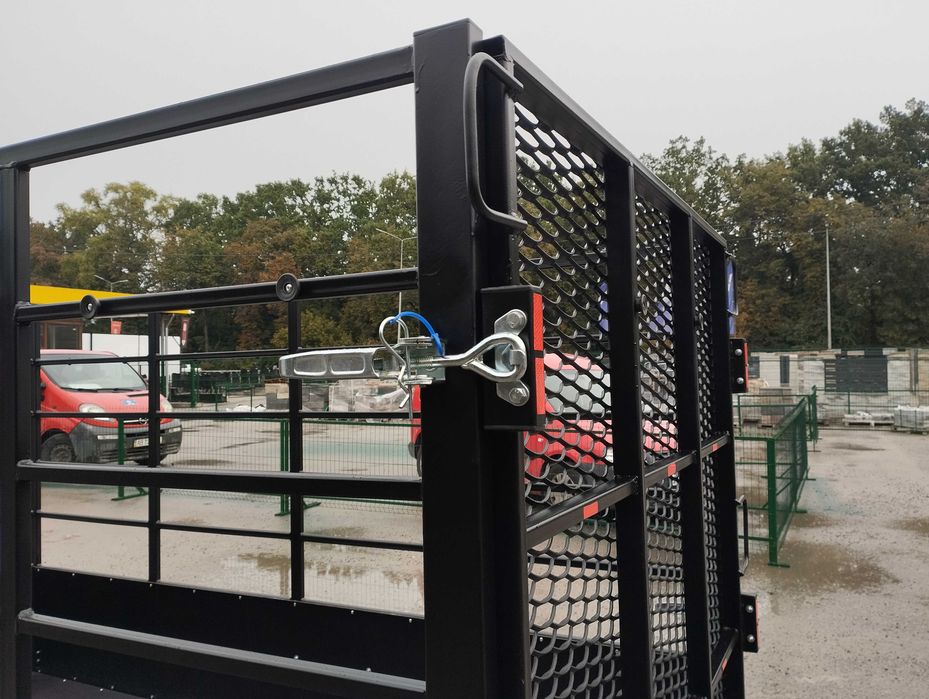 Причіп для перевезення тварин, телят, свиней, худоби, скотовіз