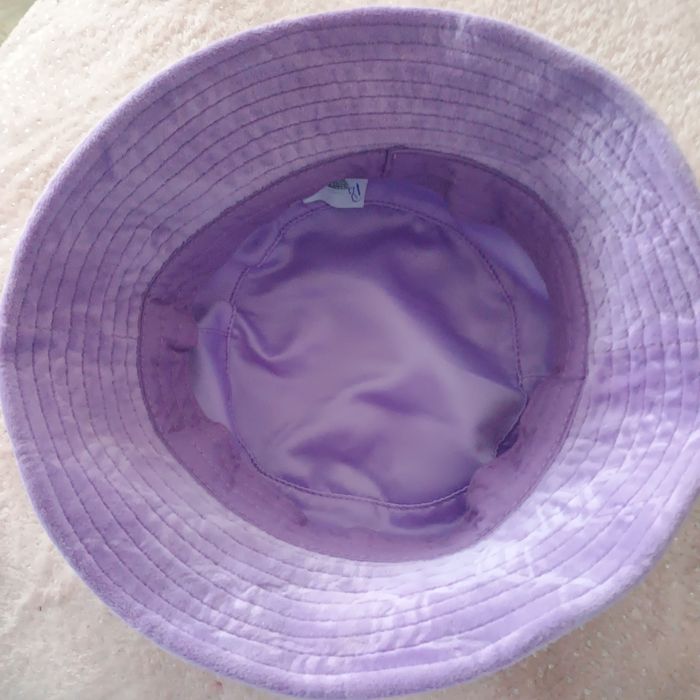 Kapelusz liliowy fioletowy welurowy Luicy Couture 57 cm