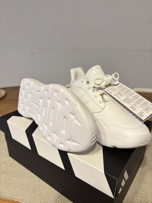 Sapatilhas Adidas Tensaur Run 3.0 completamente novas.