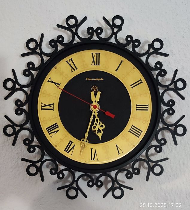 Годинник настільний,настінний