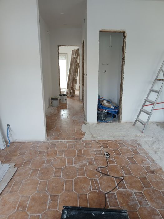 Aplicação de pavimento Flutuante, Portas e rodapés.